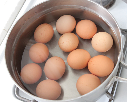 Làm thế nào để bóc trứng luộc dễ dàng? - 2