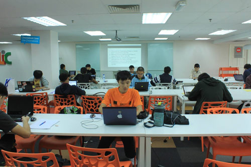 Việt Nam thắng lớn tại Olympic Tin học châu Á - 1