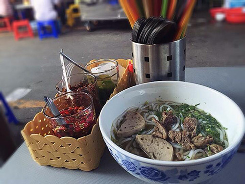 Ăn chiều ở hàng bún bò gân “bảng nội quy” nổi tiếng nhất Sài Thành - 9