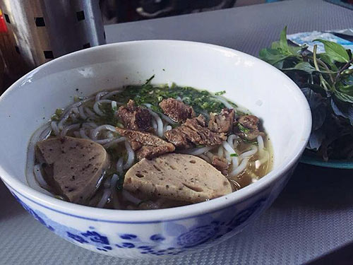 Ăn chiều ở hàng bún bò gân “bảng nội quy” nổi tiếng nhất Sài Thành - 6