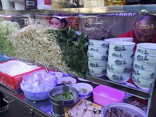 Ăn chiều ở hàng bún bò gân “bảng nội quy” nổi tiếng nhất Sài Thành - 4