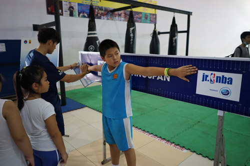 700 học sinh hào hứng tham gia tuyển chọn Jr. NBA 2015 - 2