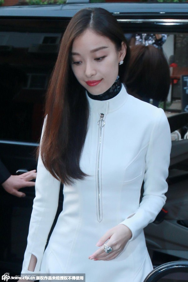 Chia tay Phùng Thiệu Phong, Nghê Ni buồn bã, phờ phạc - 2