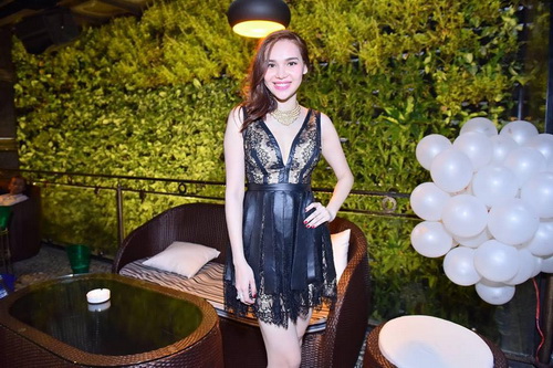 Hoàng Thùy Linh khoe vũ đạo quot;bốc lửaquot; tại TP.HCM - 14