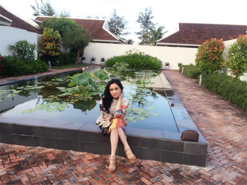 Trang Trần tươi tắn khoe bụng bầu 3 tháng - 9