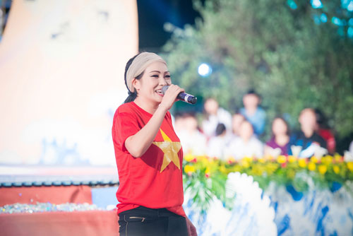 Á hậu Tú Anh đẹp rạng ngời làm đại sứ SEA Games 28 - 9