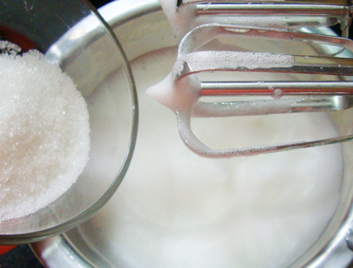 Cách làm bánh gato kem dừa tặng bé - 4