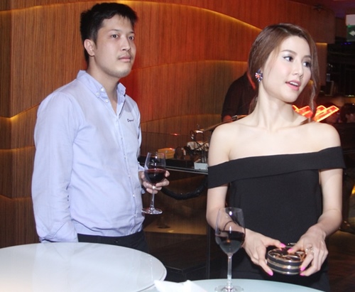 Bạn trai tháp tùng Diễm My 9X đi dự sự kiện - 3