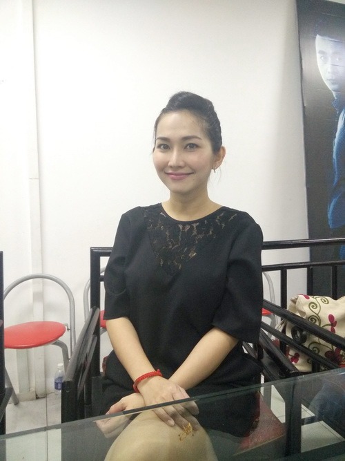 Kim Hiền khoe bụng bầu 6 tháng thon gọn - 1
