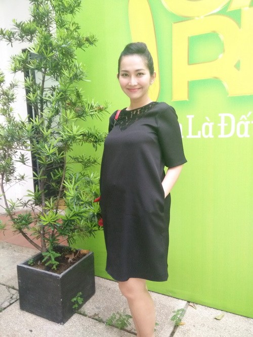 Kim Hiền khoe bụng bầu 6 tháng thon gọn - 3