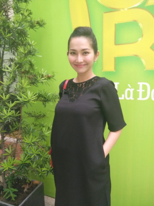 Kim Hiền khoe bụng bầu 6 tháng thon gọn - 4