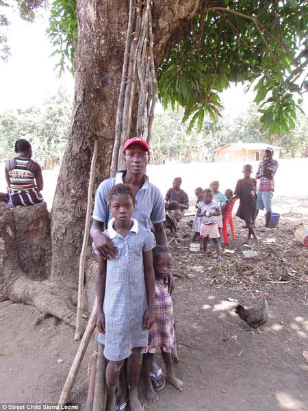 Trẻ mồ côi vì dịch Ebola bán thân để kiếm ăn qua ngày - 6