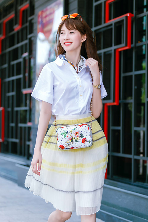 Đến lượt HH Thu Thảo quot;đốn timquot; người qua đường - 10