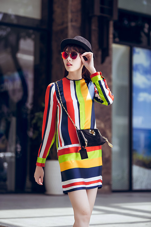 Đến lượt HH Thu Thảo quot;đốn timquot; người qua đường - 4