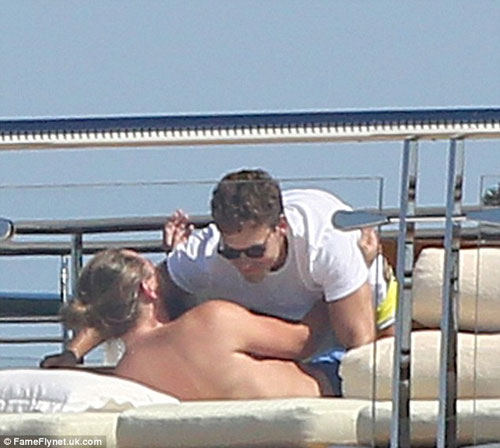 Leo DiCaprio quot;phớt lờquot; LHP Cannes đi chơi du thuyền - 4