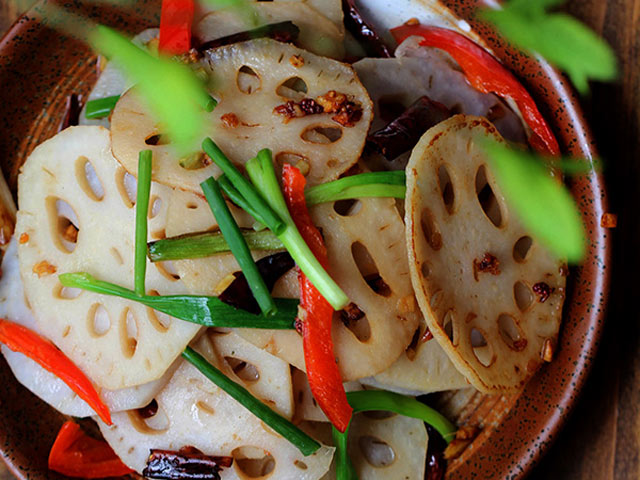 Củ sen xào giòn ăn với cơm rất ngon - 5