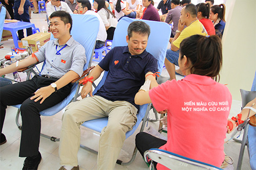 Giới văn phòng tham gia hiến máu tình nguyện - 8