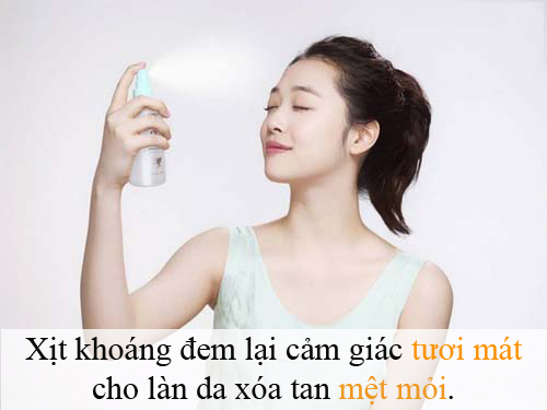 Xịt khoáng đúng cách để làn da tươi trẻ - 1