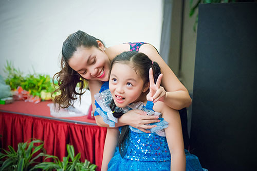 Ngọc Anh khoe mặt mộc vui đùa bên con gái - 4