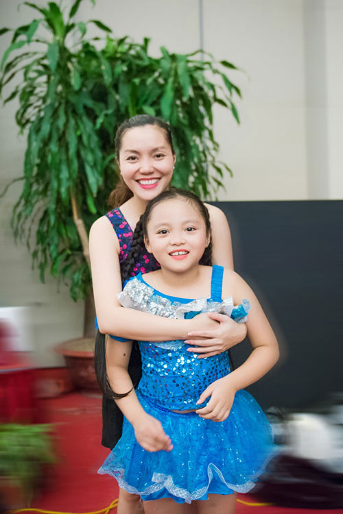 Ngọc Anh khoe mặt mộc vui đùa bên con gái - 5