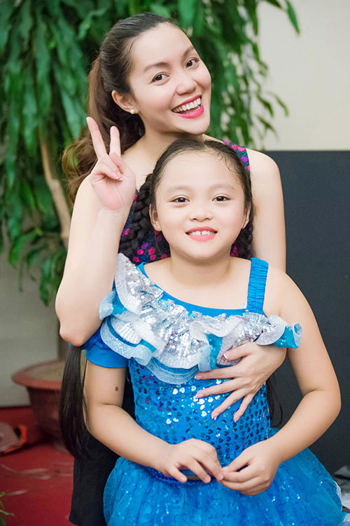 Ngọc Anh khoe mặt mộc vui đùa bên con gái - 6