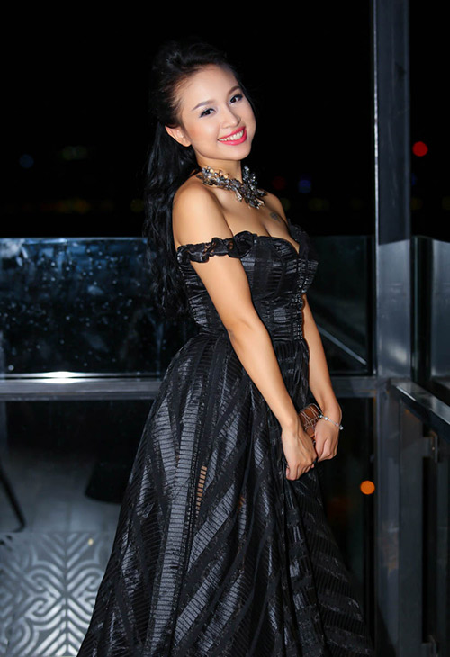 Thanh Vân Hugo để lộ hình xăm lớn ở lưng - 2