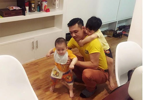 Hai mẹ con Xuân Lan rạng rỡ trên bãi biển - 5