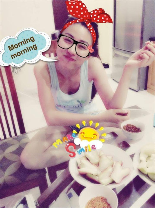 Hai mẹ con Xuân Lan rạng rỡ trên bãi biển - 13