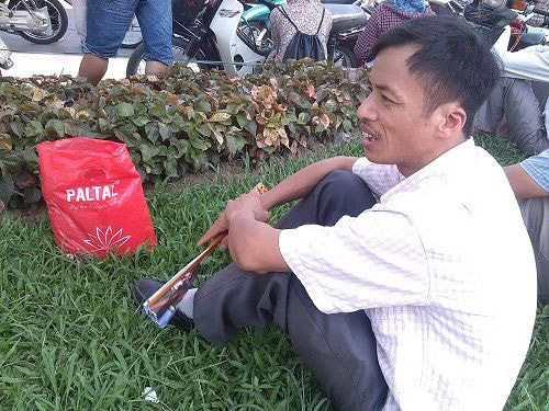 Thí sinh bỡ ngỡ, phụ huynh lo lắng trong buổi thi đầu tiên - 2