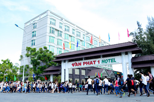 Trai gái miền Tây nườm nượp đi sơ tuyển VNTM 2015 - 1