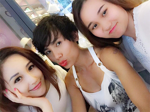 Hai con Hồng Nhung hạnh phúc trong ngày tổng kết năm học - 10