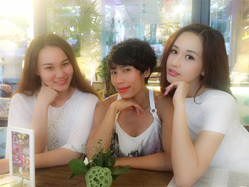 Hai con Hồng Nhung hạnh phúc trong ngày tổng kết năm học - 11