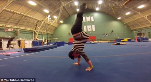 Mang thai đôi 35 tuần, mẹ vẫn “trồng cây chuối” cực đỉnh - 4