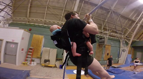 Mang thai đôi 35 tuần, mẹ vẫn “trồng cây chuối” cực đỉnh - 6