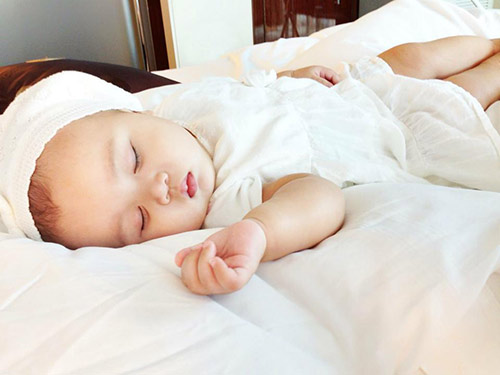 Loạt ảnh #039;đẹp như Tây#039; bố Việt chụp con gái 19 tháng tuổi - 12