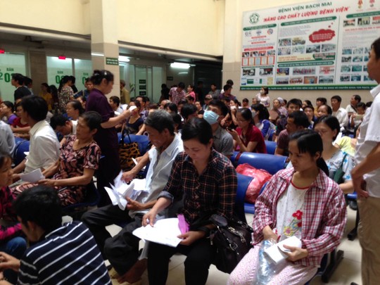 Nhập viện la liệt vì nắng nóng - 1