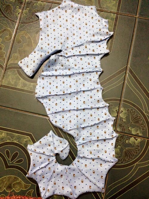 Mẹ Việt rủ rê làm gối cá ngựa cho bé #039;đua#039; chơi - 10