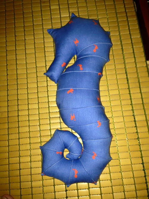 Mẹ Việt rủ rê làm gối cá ngựa cho bé #039;đua#039; chơi - 14