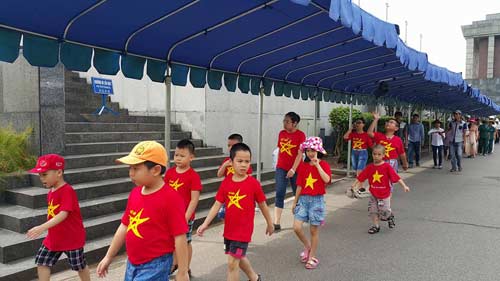 Trẻ thủ đô xuống đường kêu gọi #039;Không vượt đèn đỏ#039; - 5