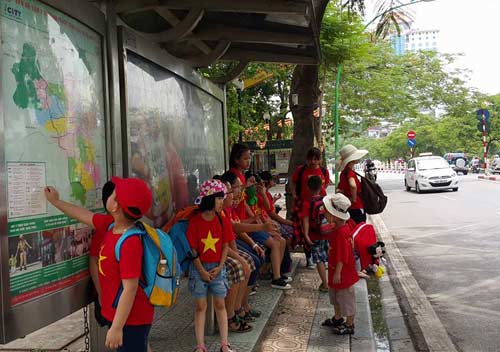 Trẻ thủ đô xuống đường kêu gọi #039;Không vượt đèn đỏ#039; - 6