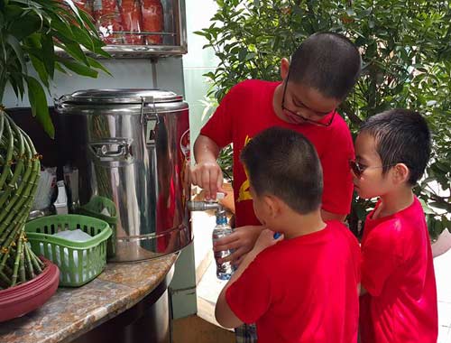 Trẻ thủ đô xuống đường kêu gọi #039;Không vượt đèn đỏ#039; - 10