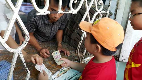 Trẻ thủ đô xuống đường kêu gọi #039;Không vượt đèn đỏ#039; - 9