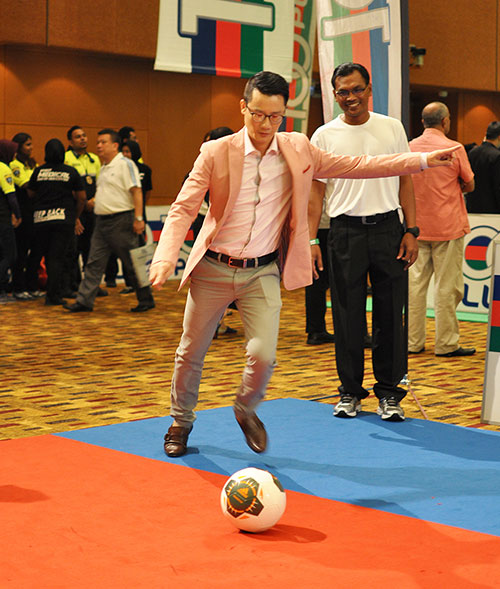 Hoàng Bách gặp gỡ Vua bóng đá Pele ở Malaysia - 5