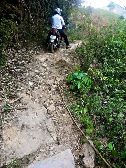 Trời mưa, đường trơn vẫn quyết không bỏ trường - 5