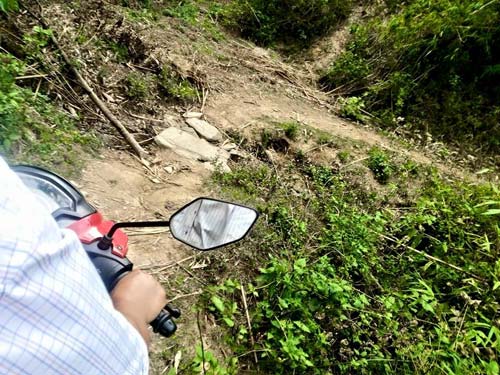 Trời mưa, đường trơn vẫn quyết không bỏ trường - 6