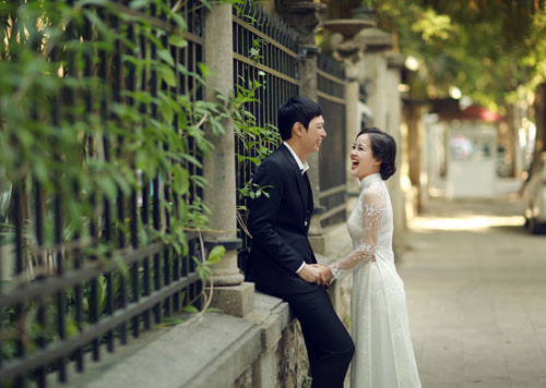 Ảnh cưới giữa phố phường của cặp đôi yêu nhau 10 năm - 11