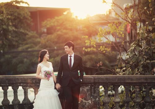 Ảnh cưới giữa phố phường của cặp đôi yêu nhau 10 năm - 1