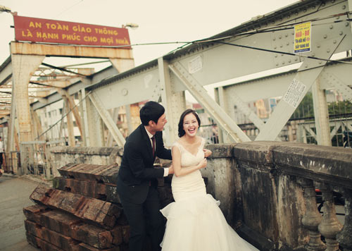 Ảnh cưới giữa phố phường của cặp đôi yêu nhau 10 năm - 5