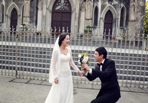 Ảnh cưới giữa phố phường của cặp đôi yêu nhau 10 năm - 7