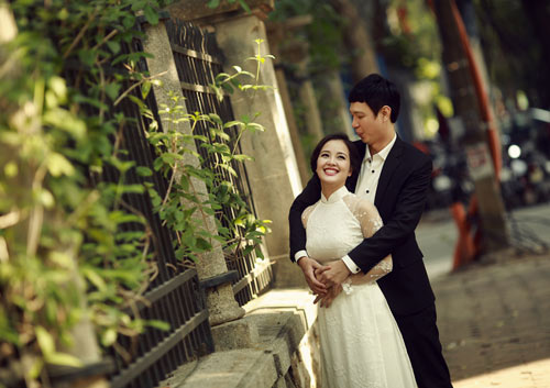 Ảnh cưới giữa phố phường của cặp đôi yêu nhau 10 năm - 10